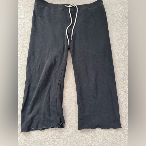 THE GREAT. Pants - The Great Wide Leg Cropped Sweatpant in Washed Black